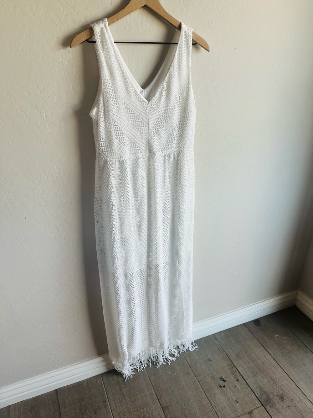 White V-Neck Crochet Maxi Dress Fringe M Vacation Beach Western Boho - Picture 4 of 7